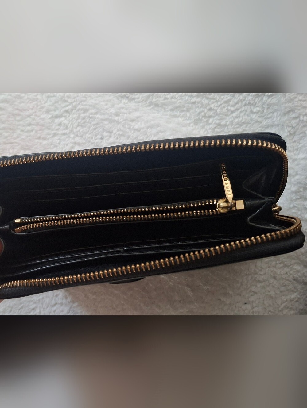 Tory Burch Black Leather Zip-Around Wallet with Logo Disc - Picture 5 of 6